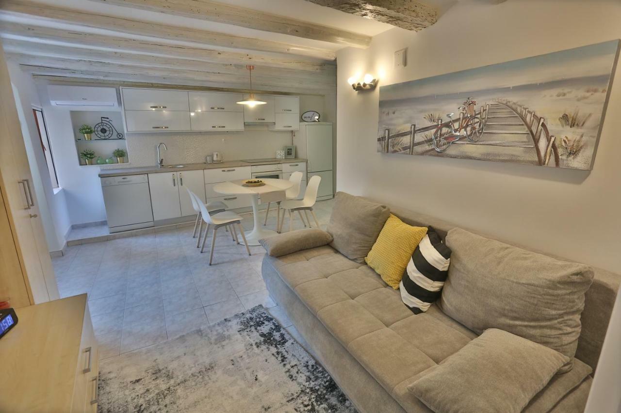 Apartman Dioniz Split Bagian luar foto