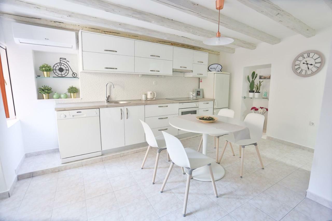 Apartman Dioniz Split Bagian luar foto